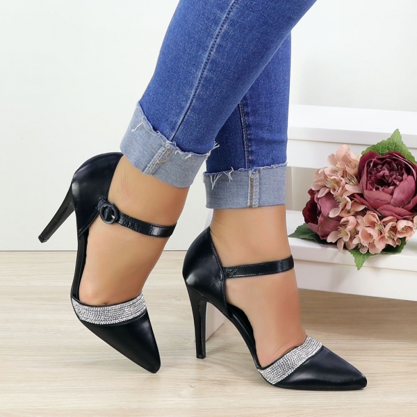Sapatinhos pretos sales